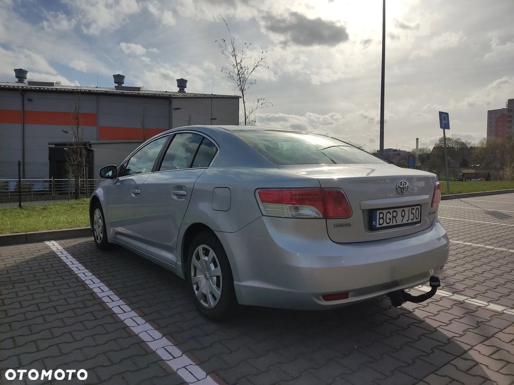 Toyota Avensis 1.6 Luna - 5