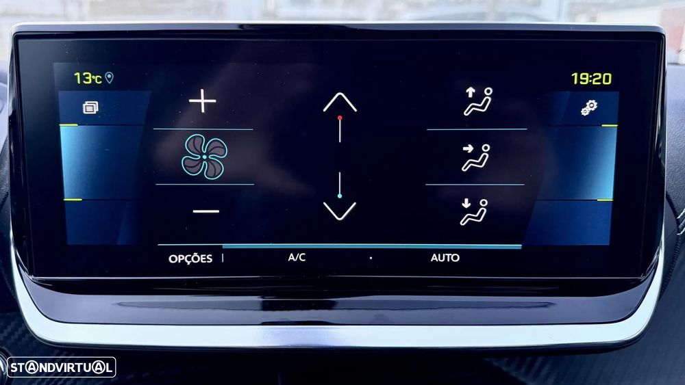 Peugeot e-2008 50 kWh GT - 26