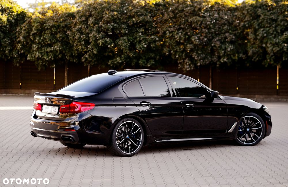 BMW Seria 5 M550i xDrive sport - 13