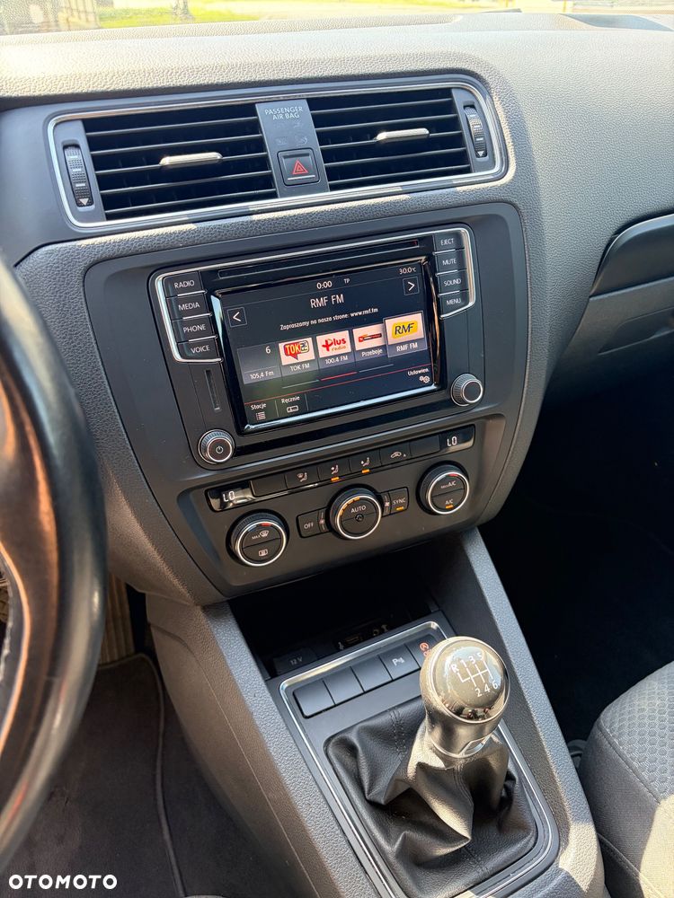 Volkswagen Jetta 1.4 TSI BMT Trendline - 17