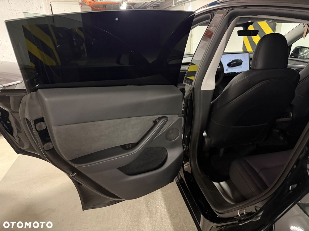 Tesla Model Y Performance AWD - 19