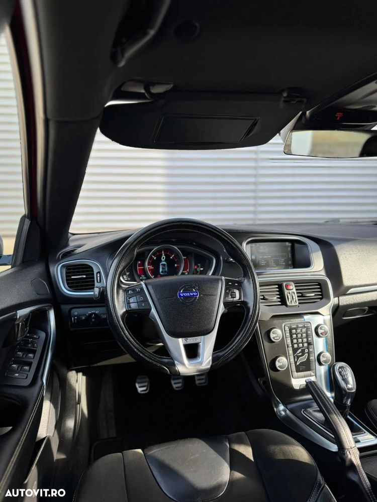 Volvo V40 D2 R-Design - 13