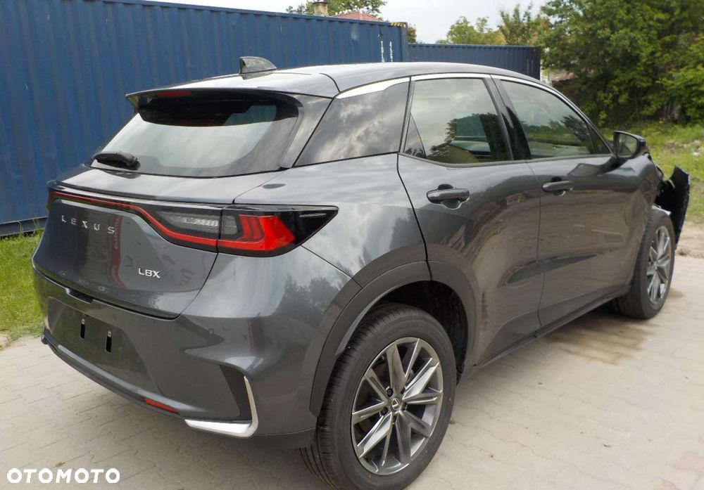 Lexus LBX - 11
