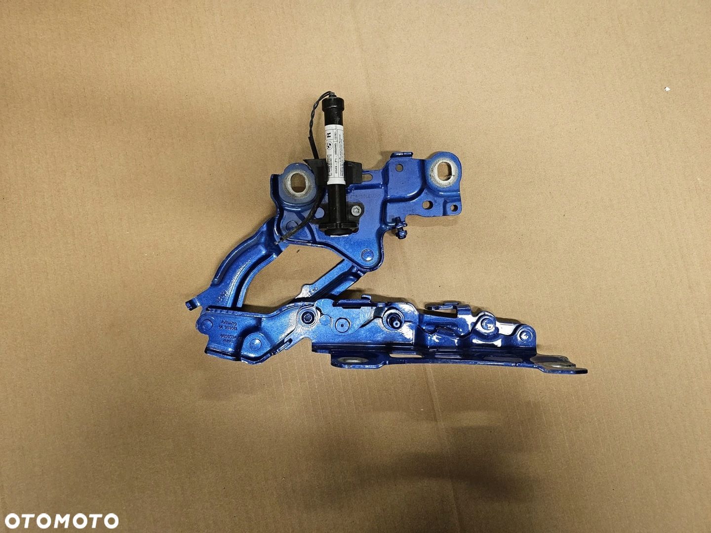 ZAWIAS MASKI NABÓJ PRAWY BMW G20 G21 G22 7450590 - 1