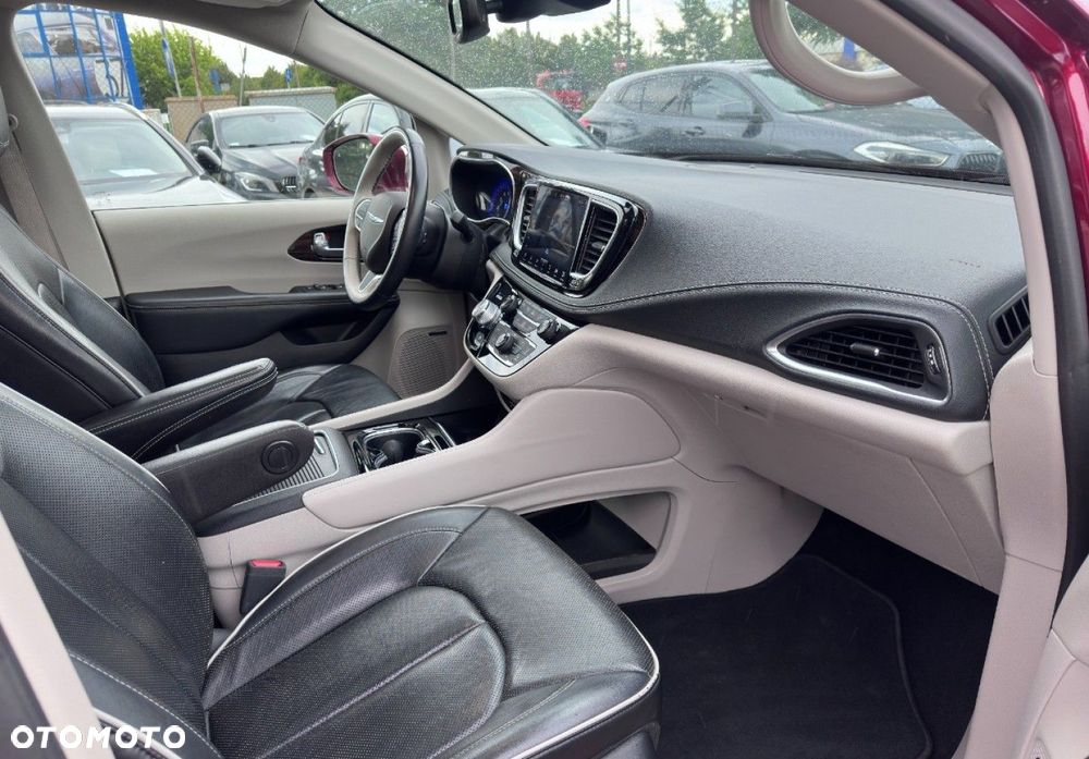 Chrysler Pacifica - 36