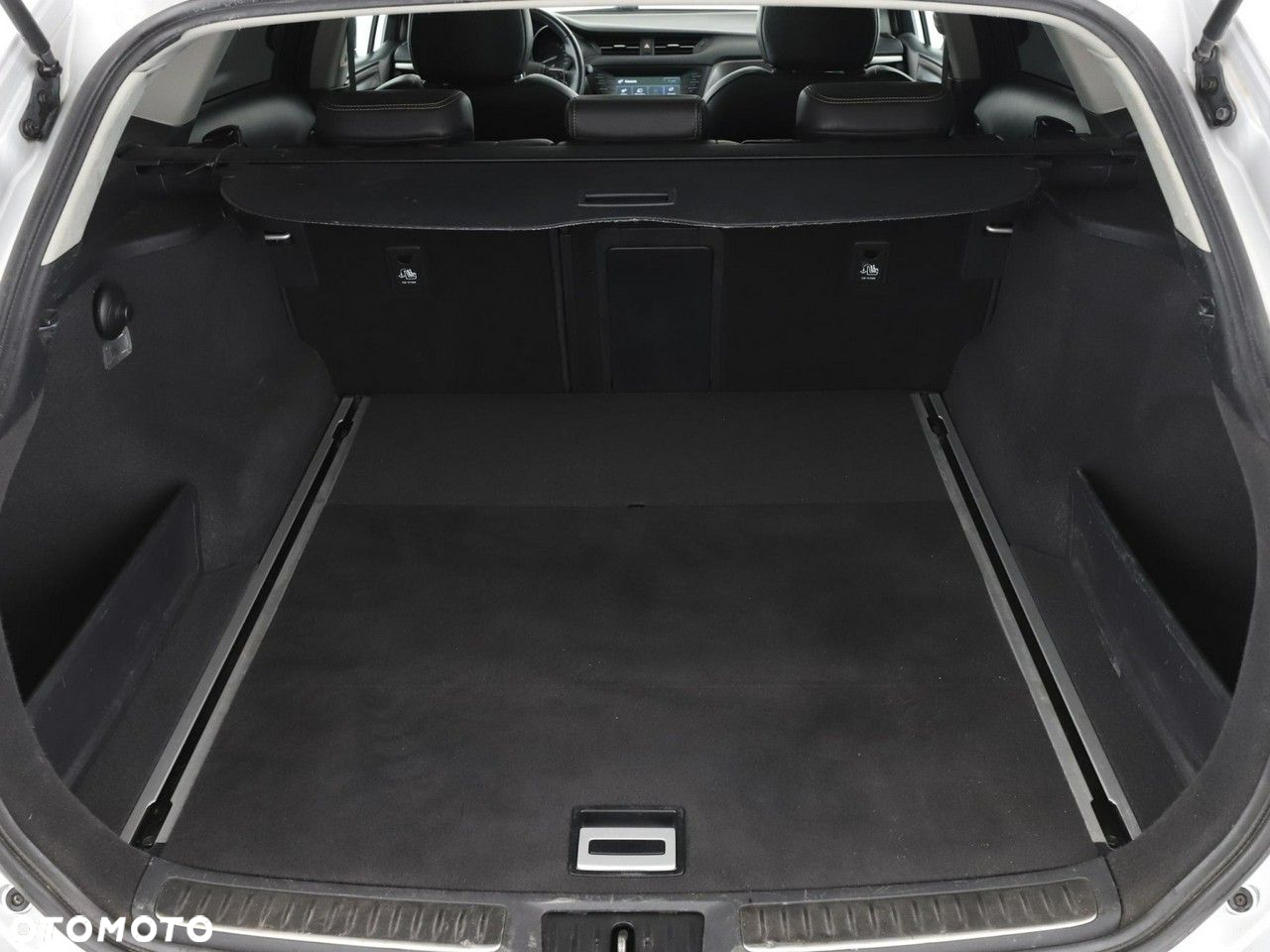 Toyota Avensis Combi 1.8 Multidrive S Executive - 20
