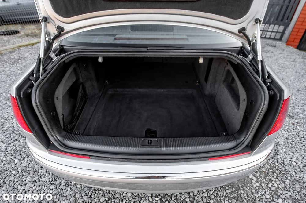 Audi A8 4.2 Quattro - 14