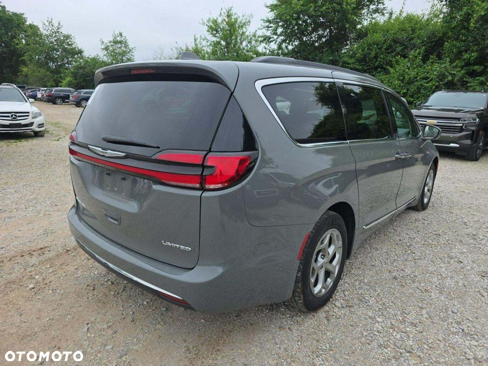 Chrysler Pacifica - 3