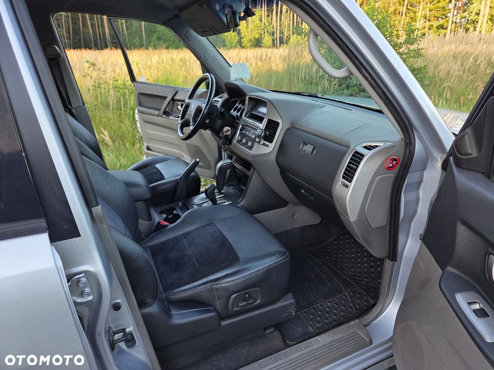 Mitsubishi Pajero 3.2 DID Instyle DAKAR - 14