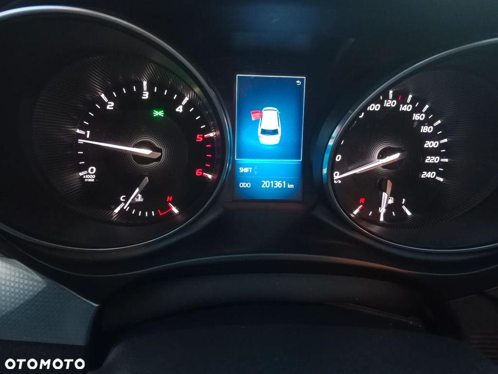 Toyota Avensis 2.0 D-4D Premium - 6