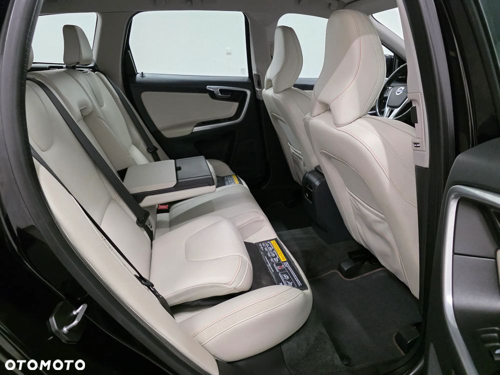 Volvo XC 60 D3 Drive-E Ocean Race - 17