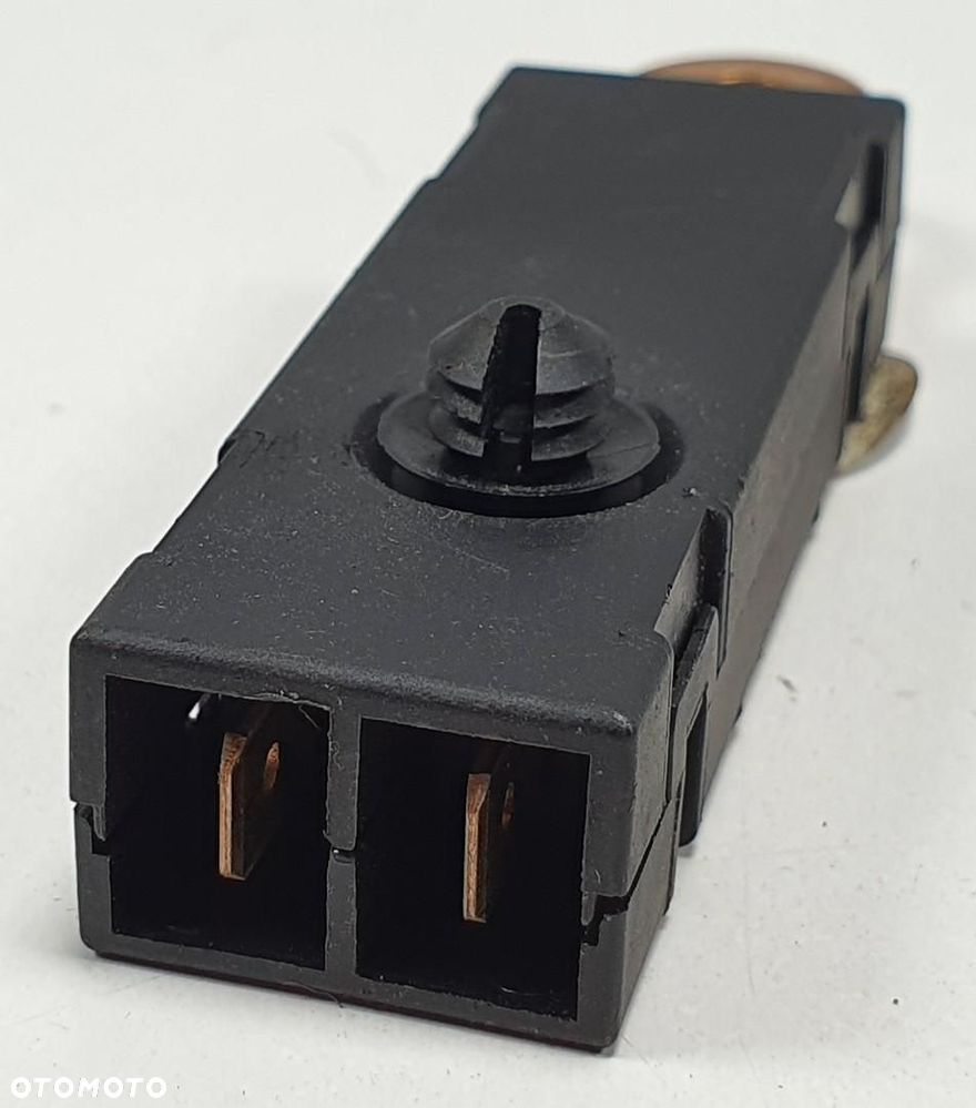 WZMACNIACZ ANTENY MERCEDES W205 W253 W246 W176 - 2