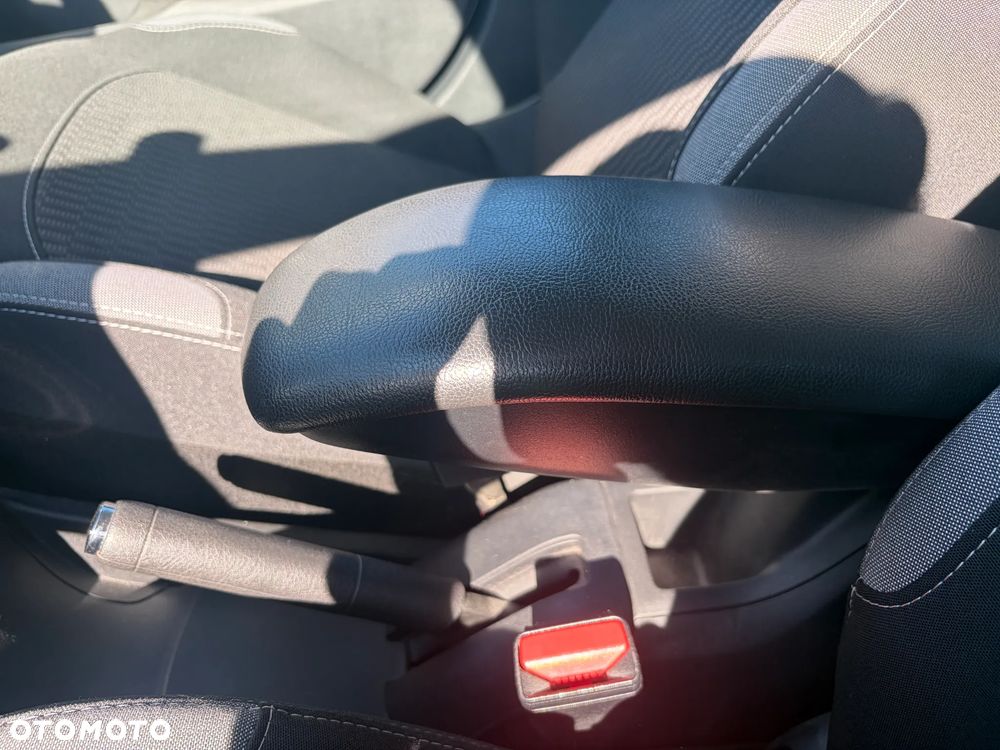 Peugeot 208 - 19