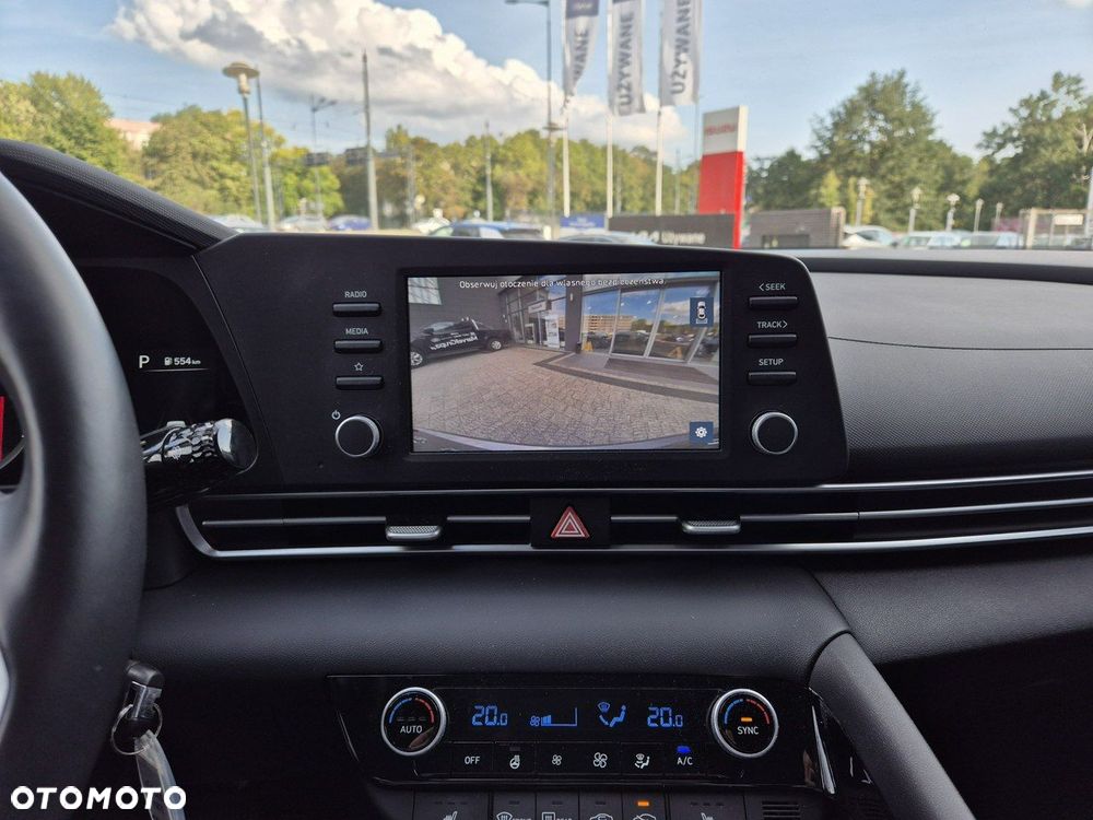 Hyundai Elantra - 22