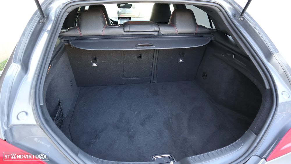 Mercedes-Benz CLA 200 d Shooting Brake AMG Line - 12