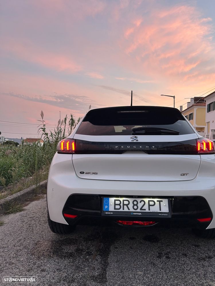 Peugeot e-208 GT - 14