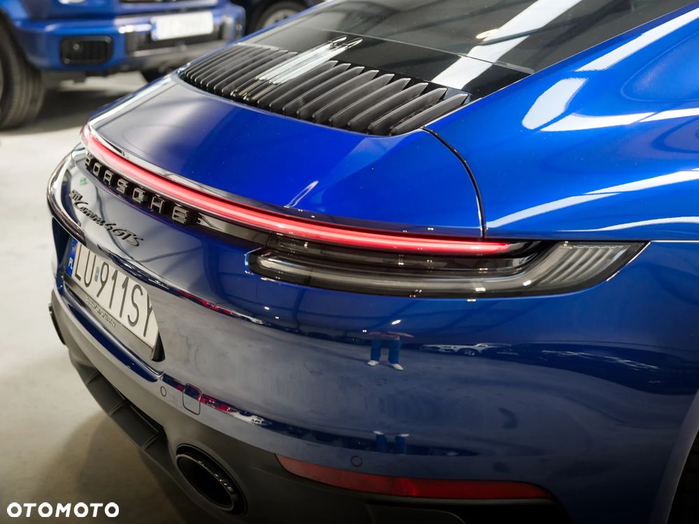 Porsche 911 Carrera 4 GTS - 9