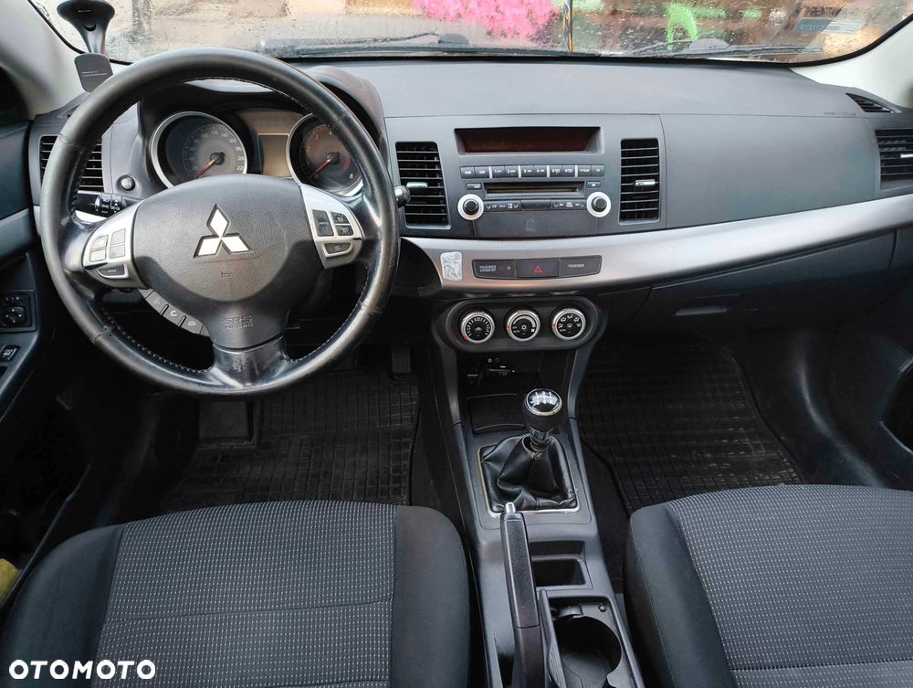 Mitsubishi Lancer - 7
