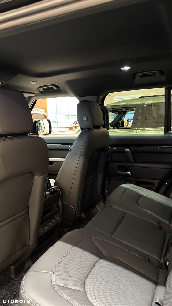 Land Rover Defender - 17