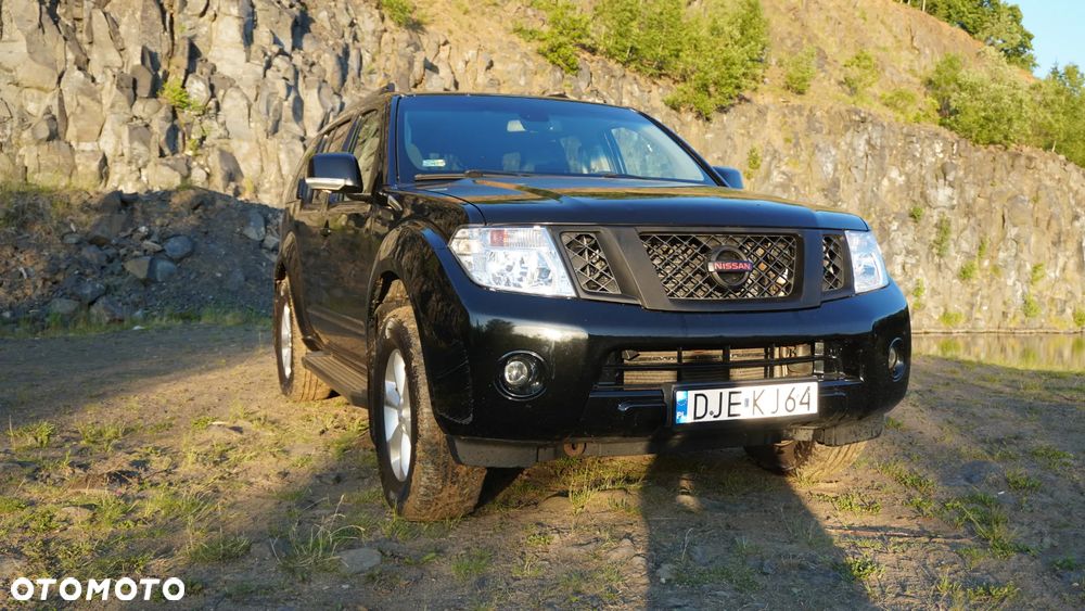 Nissan Pathfinder 2.5 D SE - 3