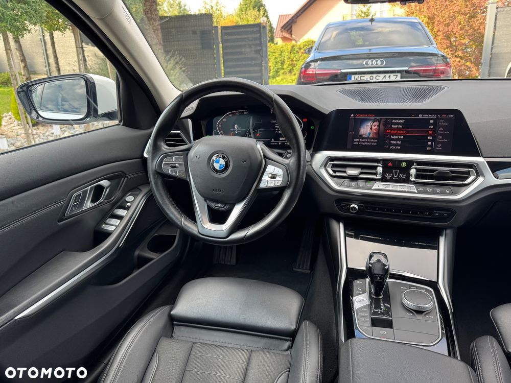 BMW Seria 3 320i xDrive Advantage sport - 24