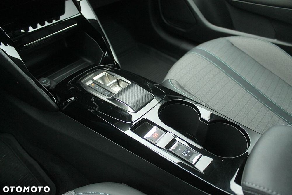 Peugeot 208 - 17
