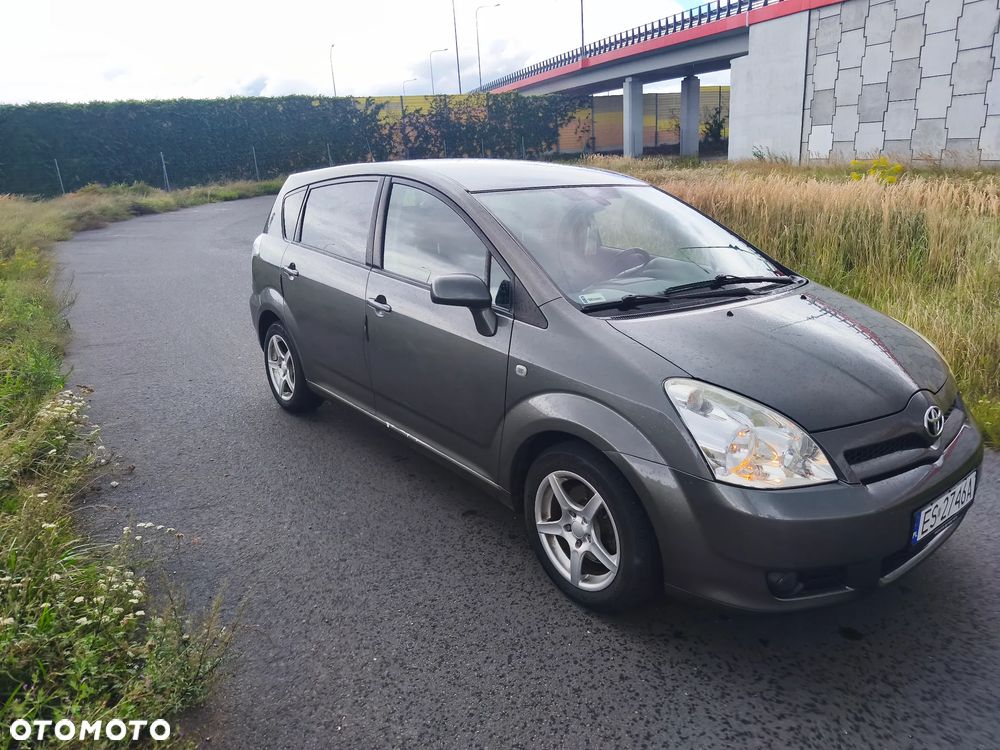 Toyota Corolla Verso - 3