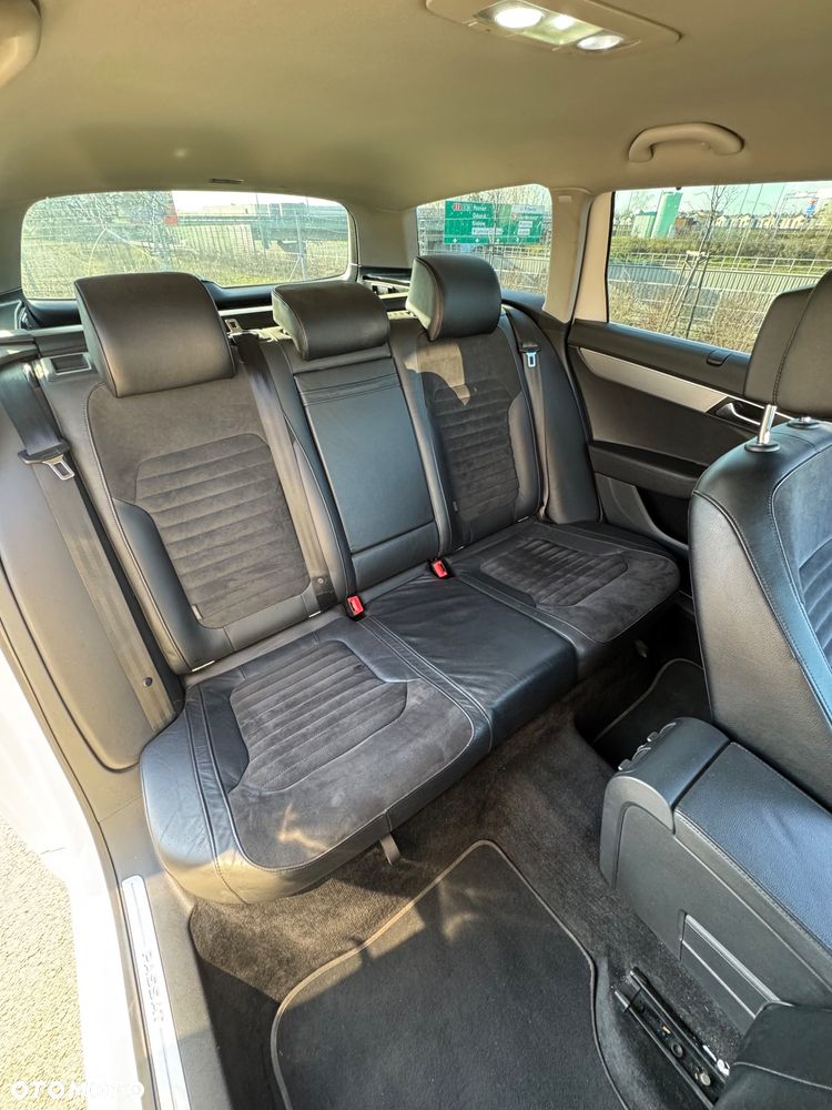 Volkswagen Passat 2.0 TDI Highline R-Style DSG - 27