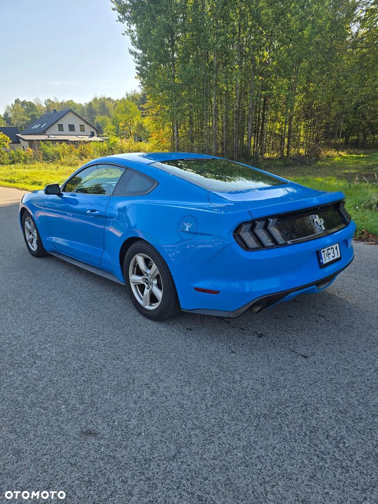 Ford Mustang - 4