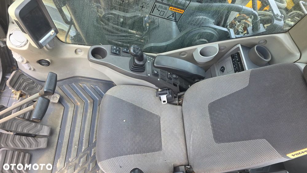 Volvo 240C - 16