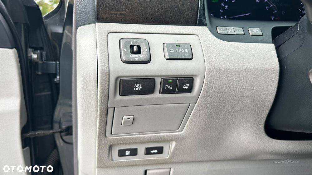 Lexus LS - 32