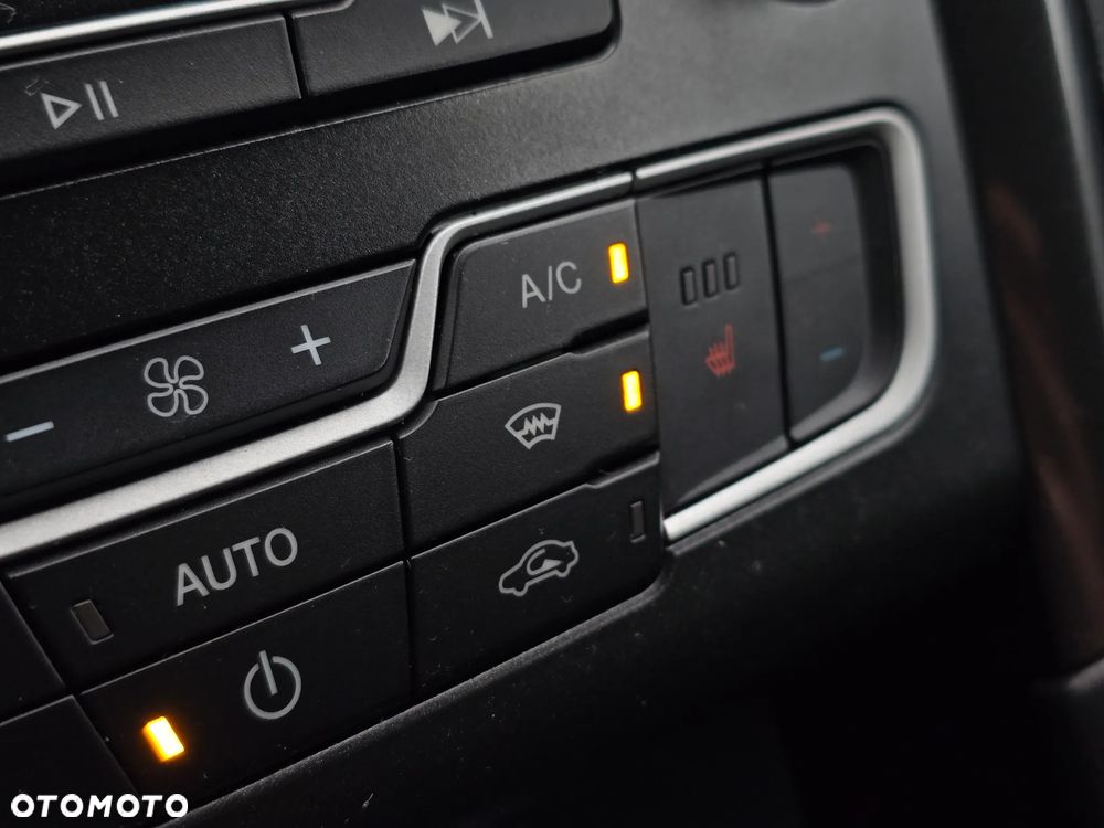 Ford Mondeo 2.0 EcoBlue Titanium - 27