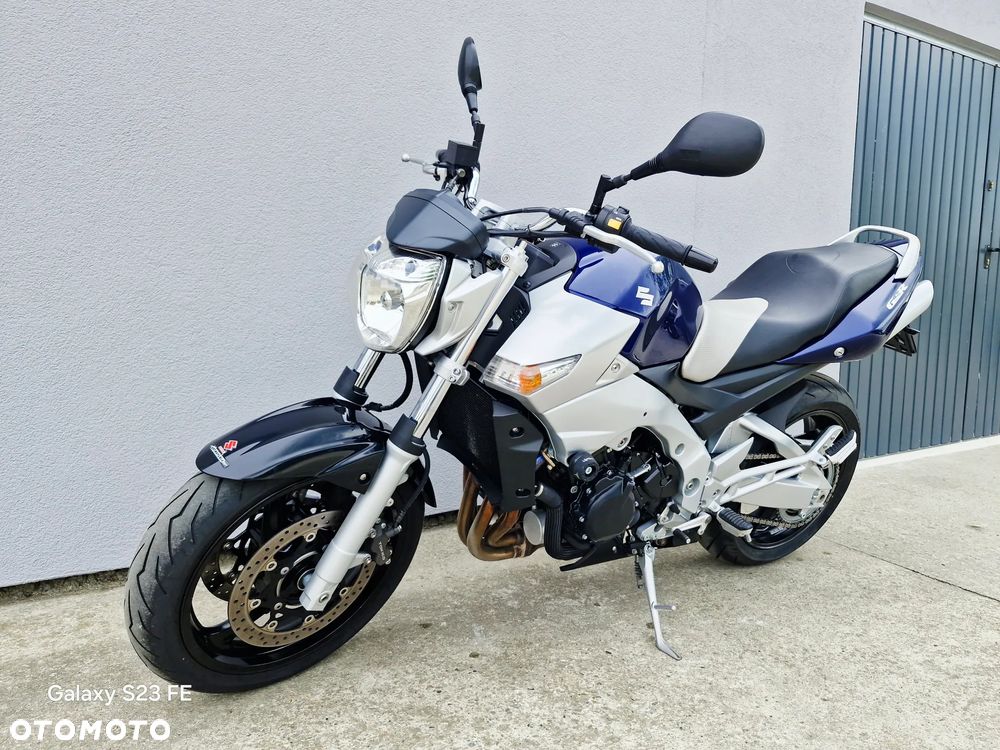 Suzuki GSR - 29