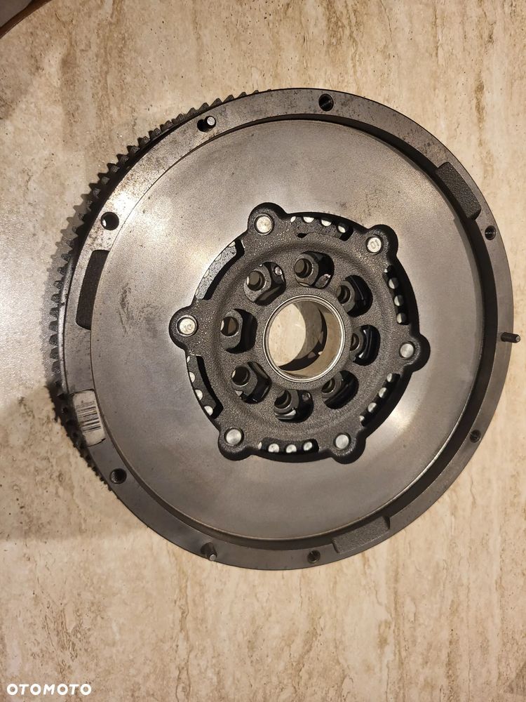Koło zamachowe dwumasowe przekładnia mechaniczna (bez łożyska prowadzącego; bez zestawu śrubowego; z tarczką regulującą tarcie) FORD TRANSIT, TRANSIT TOURNEO 2.2D/2.4D 04.06-08.14 - 2