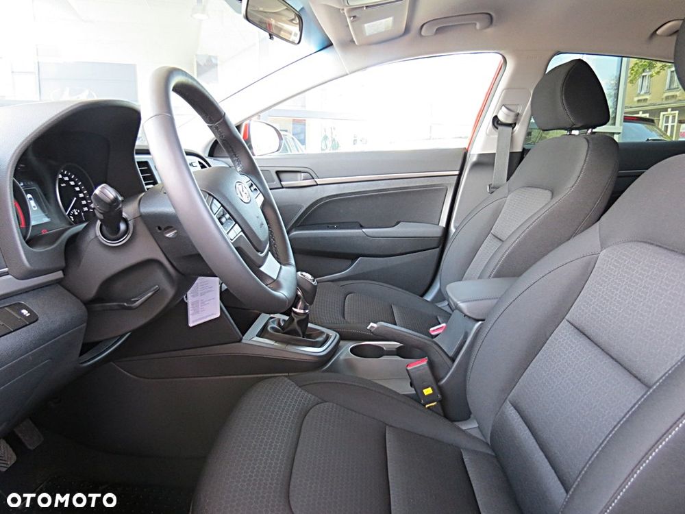 Hyundai Elantra 1.6 CRDi Style - 24
