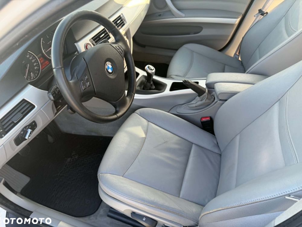 BMW Seria 3 320d DPF - 32