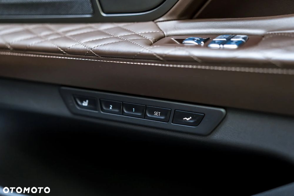 BMW Seria 7 740Li xDrive - 14