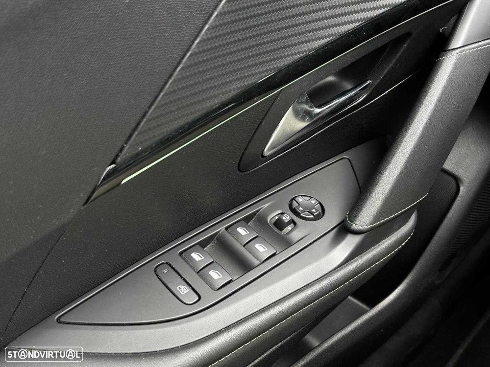 Peugeot 208 1.2 PureTech GT EAT8 - 11