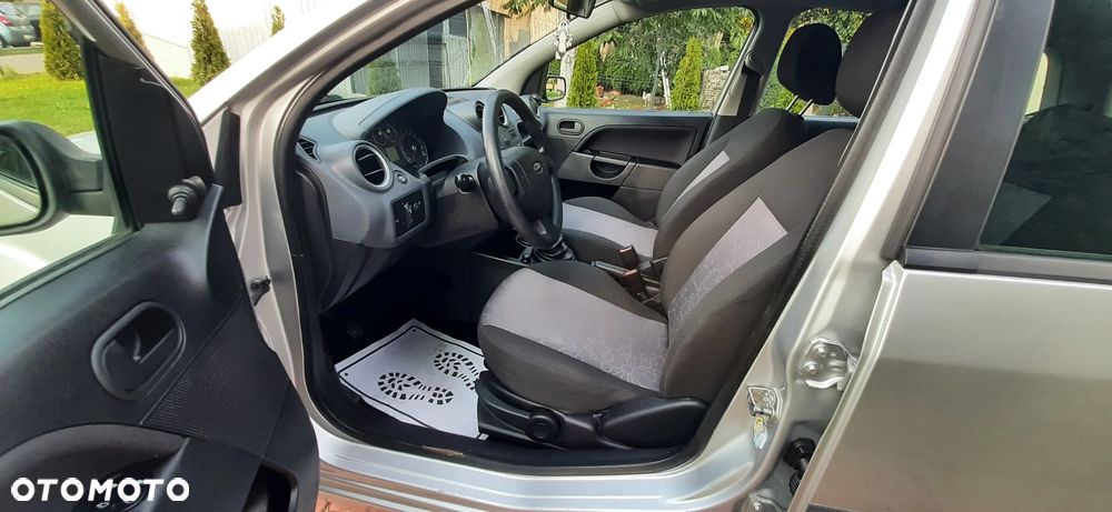 Ford Fiesta - 34