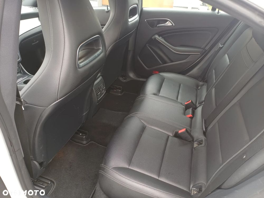 Mercedes-Benz CLA 250 4Matic 7G-DCT UrbanStyle Edition - 15