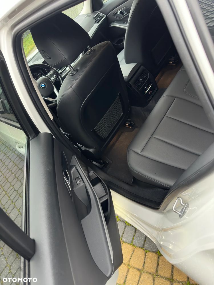 BMW Seria 3 318i Advantage - 12