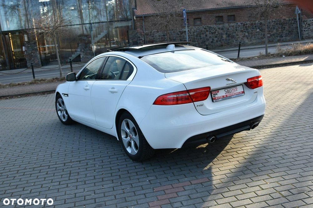 Jaguar XE - 17