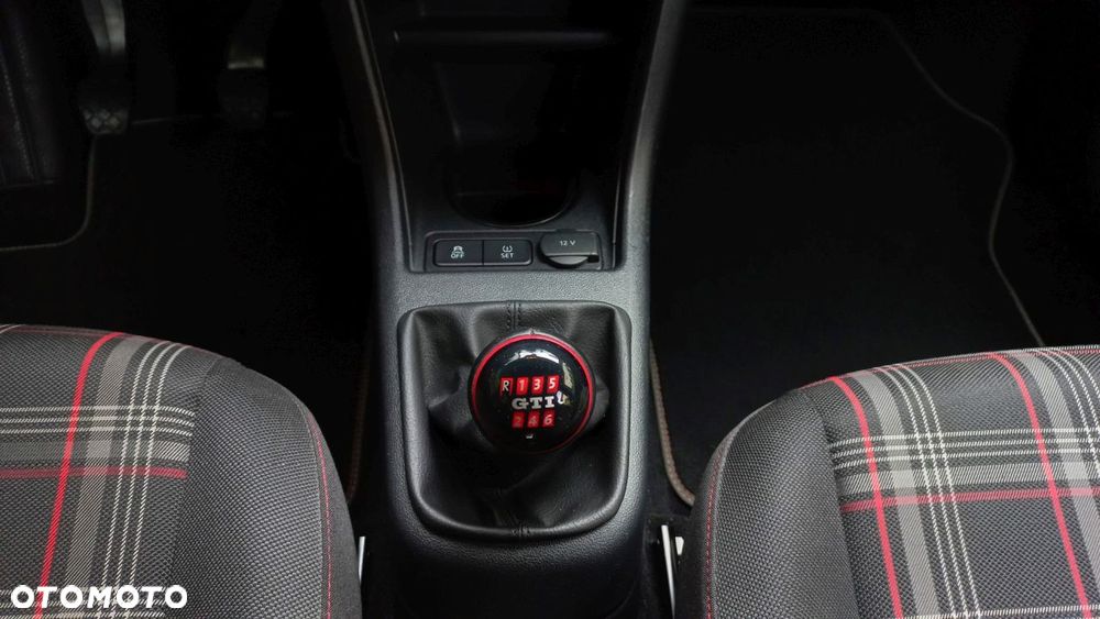 Volkswagen up! GTI - 17