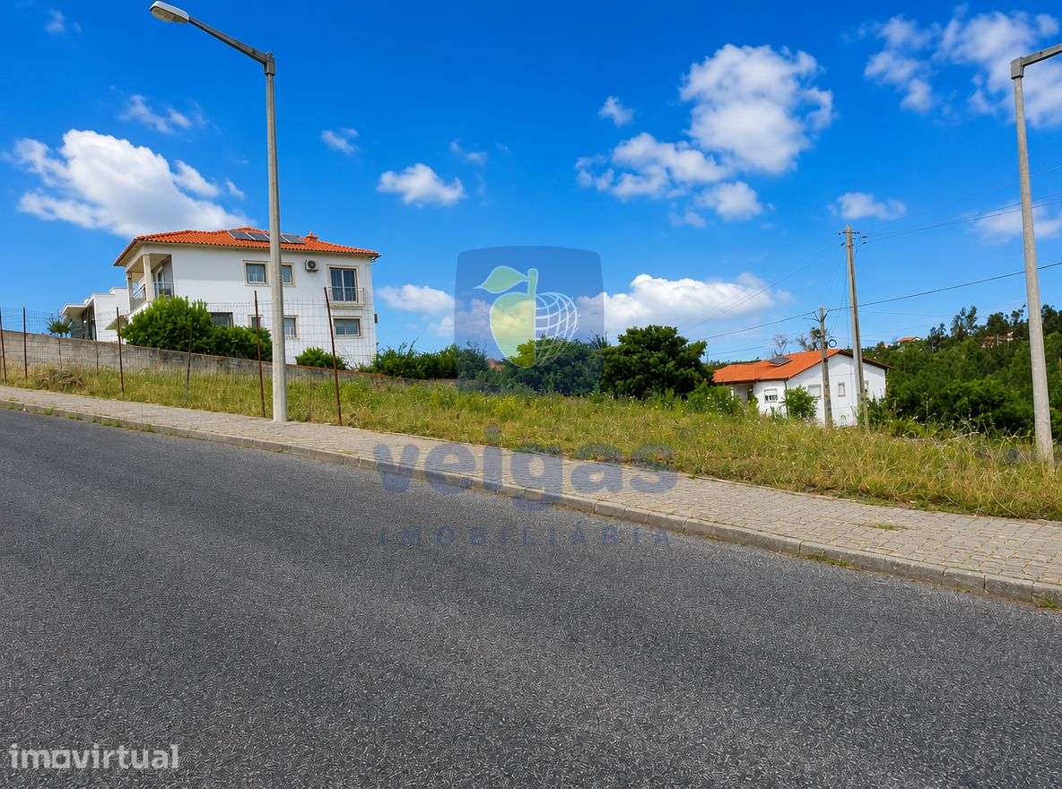 Lote com 620 m² para moradia de 2 pisos e cave com 425m² em Pousos, Le - Grande imagem: 3/13
