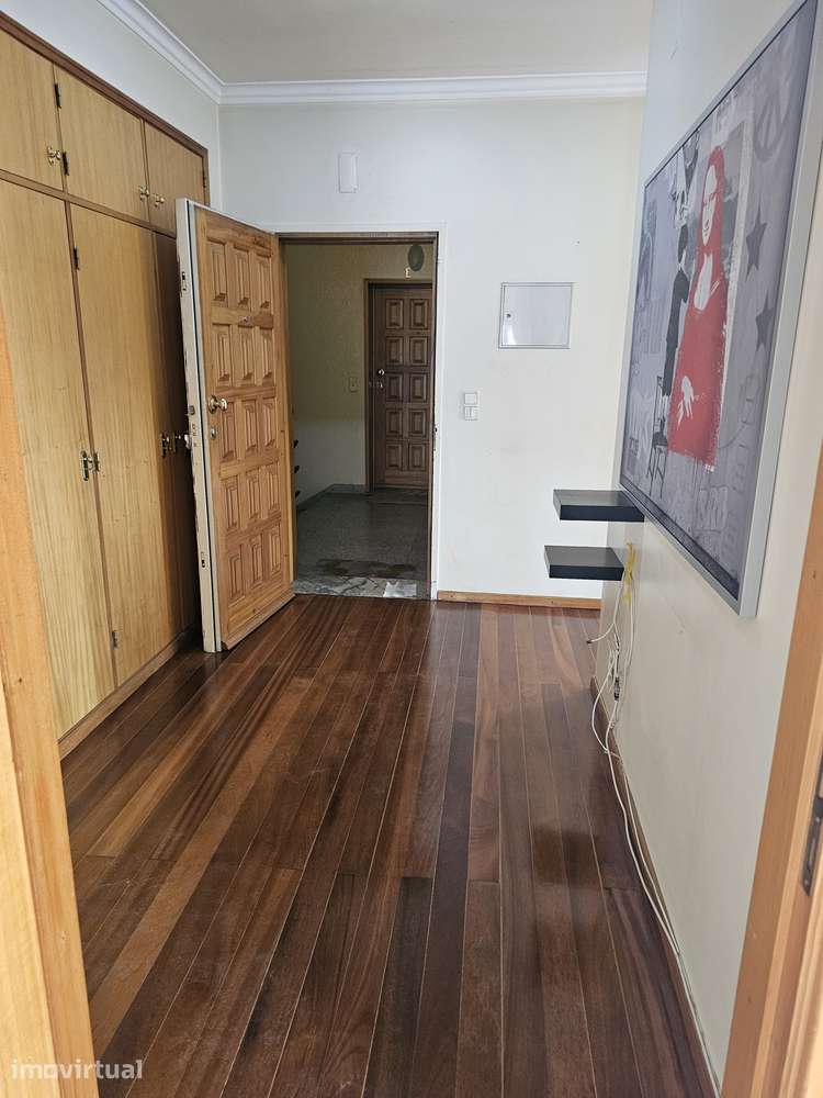 Apartamento T4 com garagem e varanda em Vila Real - Grande imagem: 2/16