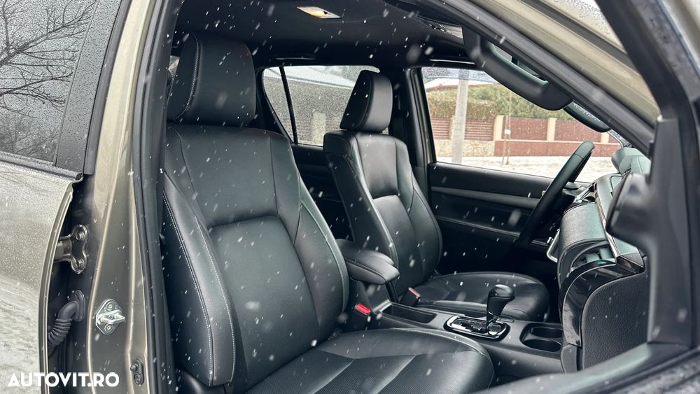 Toyota Hilux 2.8D 204CP 4x4 Double Cab AT Invincible Color Edition - 20