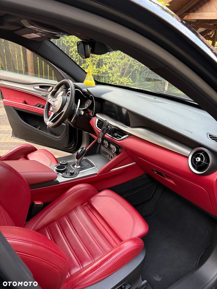 Alfa Romeo Stelvio 2.0 Turbo 16V AT8-Q4 Ti - 9