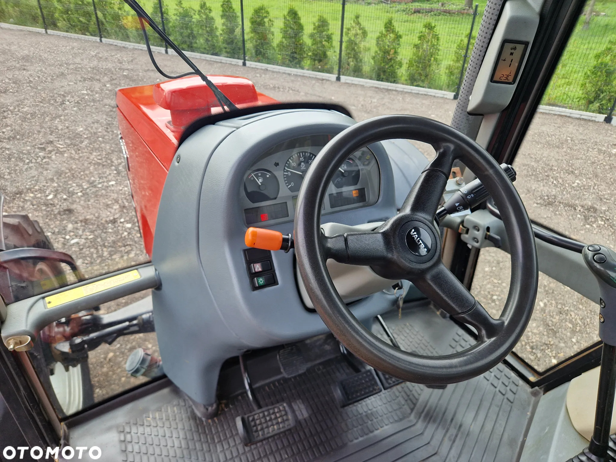 Valtra 6350 HiTech - 11