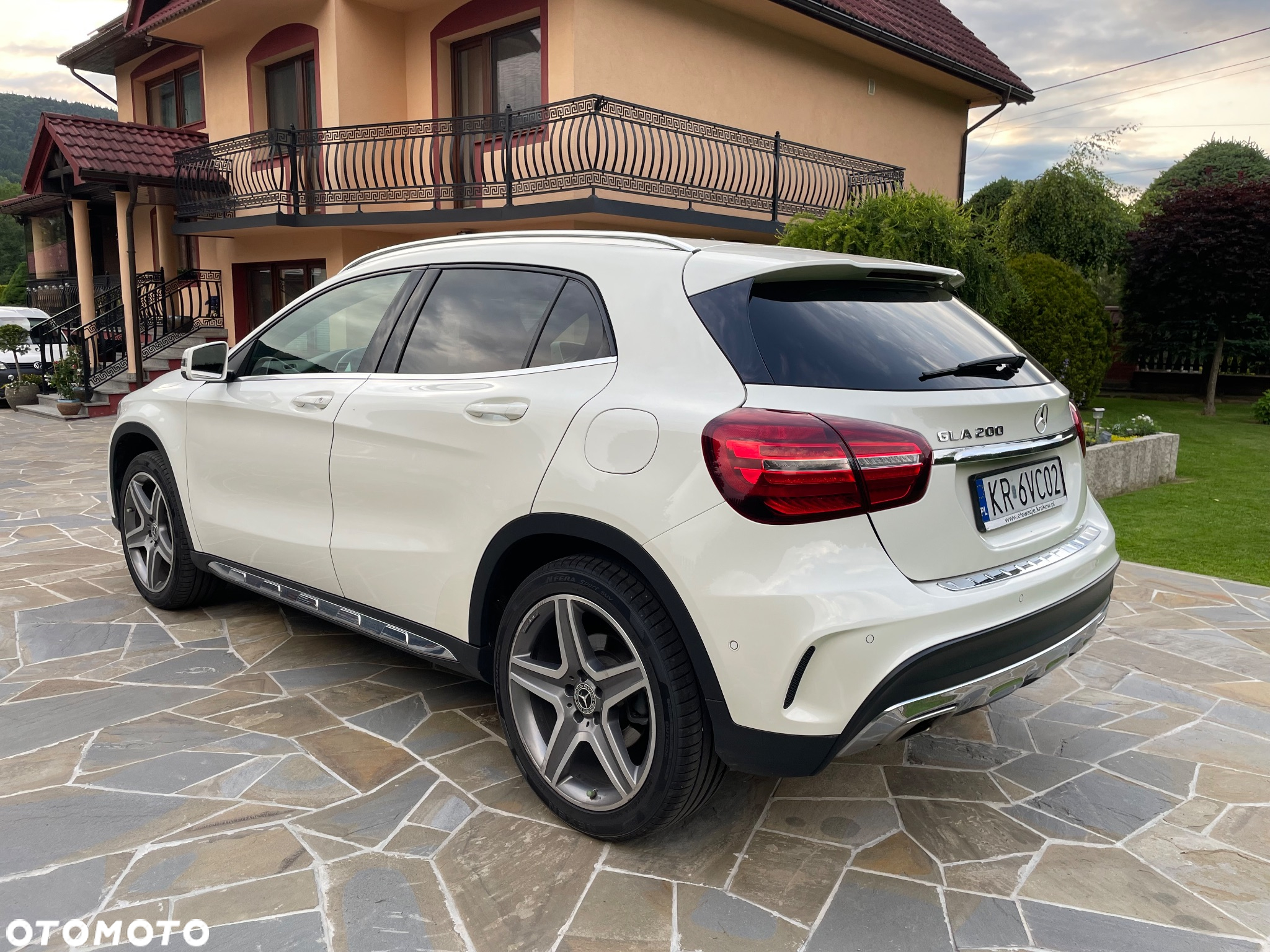 Mercedes-Benz GLA 200 7G-DCT AMG Line - 4