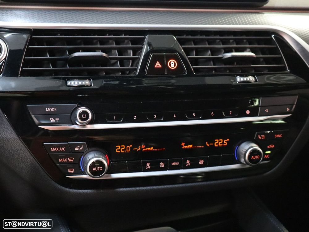 BMW 520 d Pack Desportivo M Auto - 25